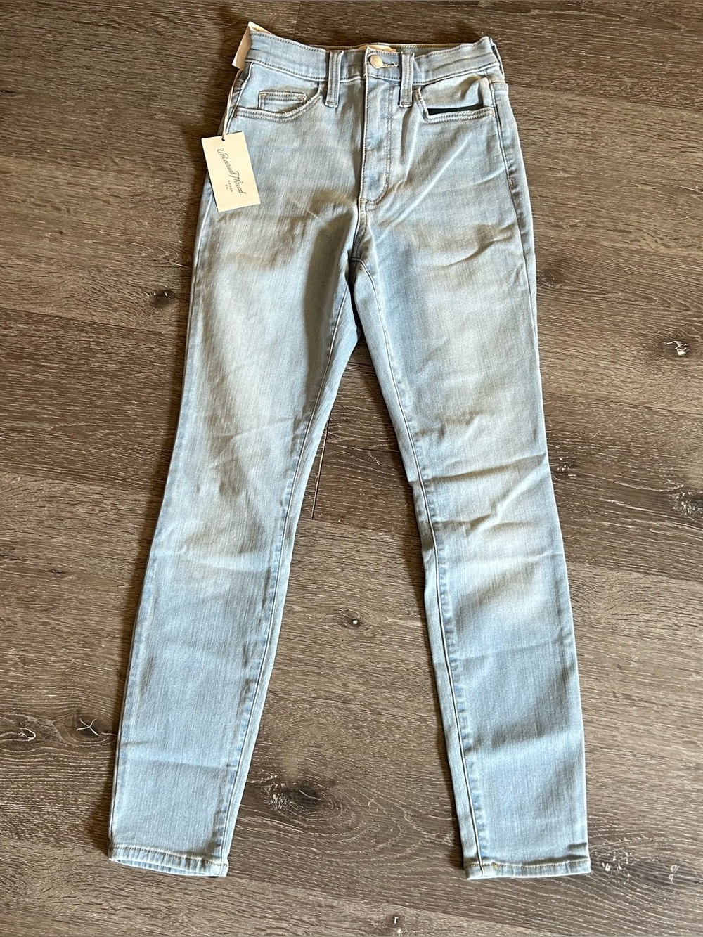 NWT Universal Thread Size 2 Short Light Wash High Rise Skinny Stretch Jeans